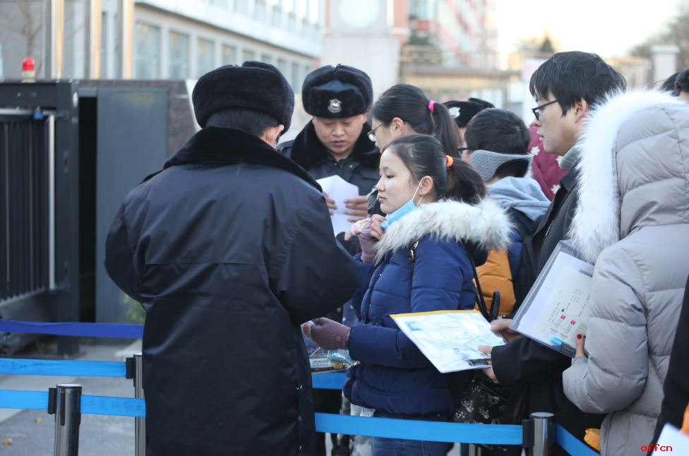 楚天金报：国家省3.7万人参加国考笔试 岗位重现“万里挑一”1